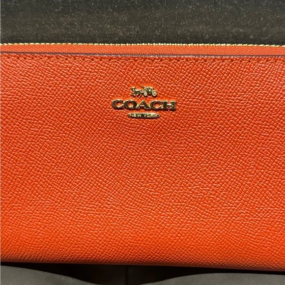 💯 EUC Coach Accordion Wrist Zip Wallet Orange - Picture 2 of 7
